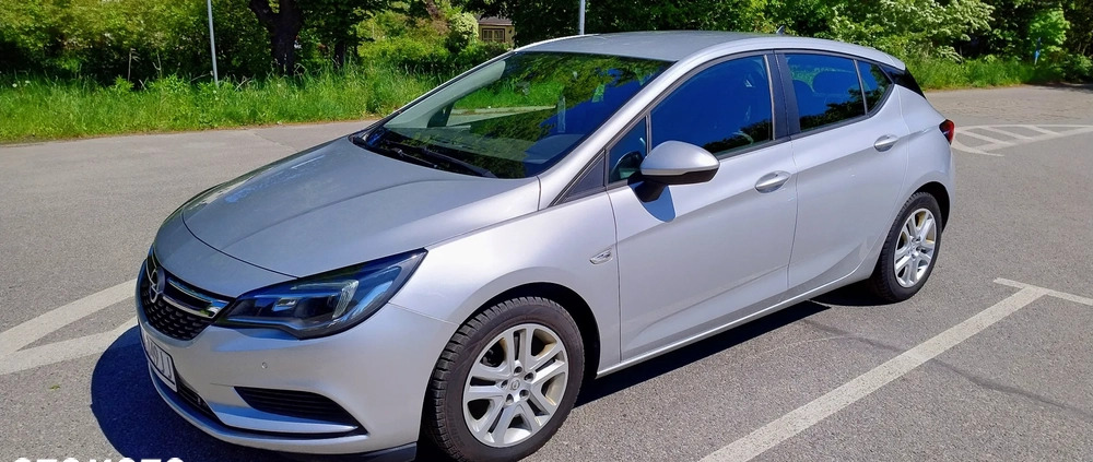 Opel Astra cena 39900 przebieg: 145000, rok produkcji 2018 z Gdynia małe 29